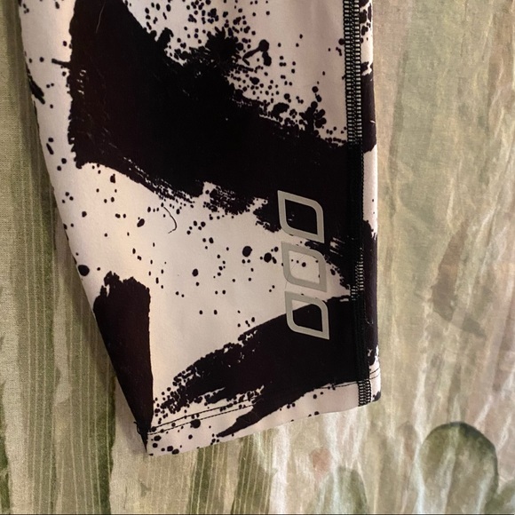 Lorna Jane Black & White Leggings 🌵 - Picture 4 of 12